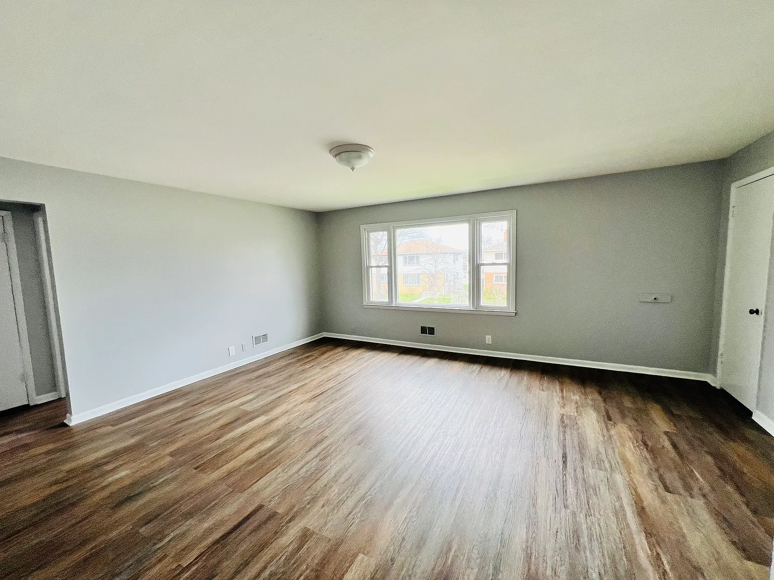 3 bed, 1215 sqft, $1,250 — Photo 2
