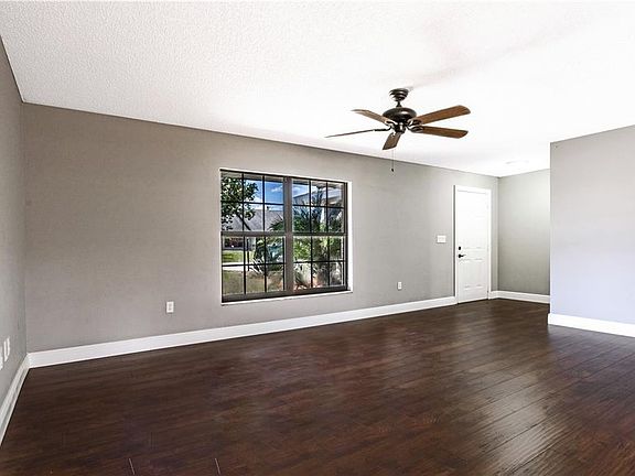 3rd image of 2167 Dumas Dr