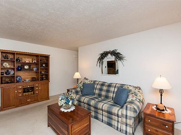 4th image of 1105 Bermuda Dr