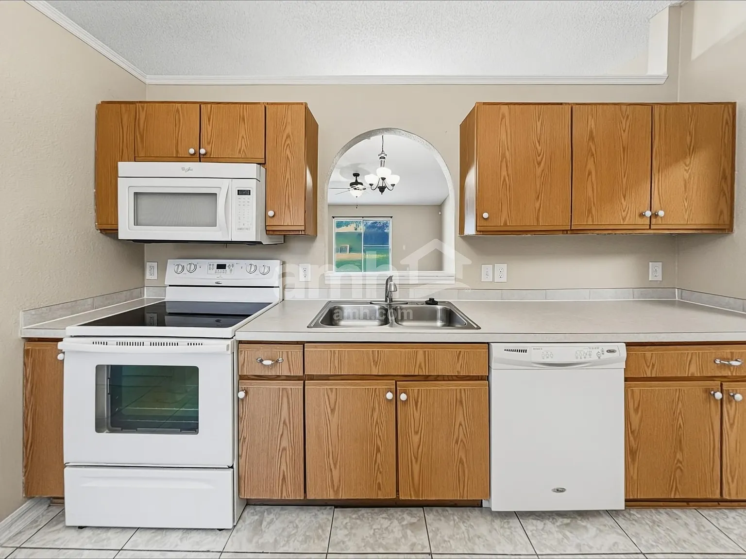 3 bed, 2.0 bath, 1268 sqft, $2,315 — Photo 3