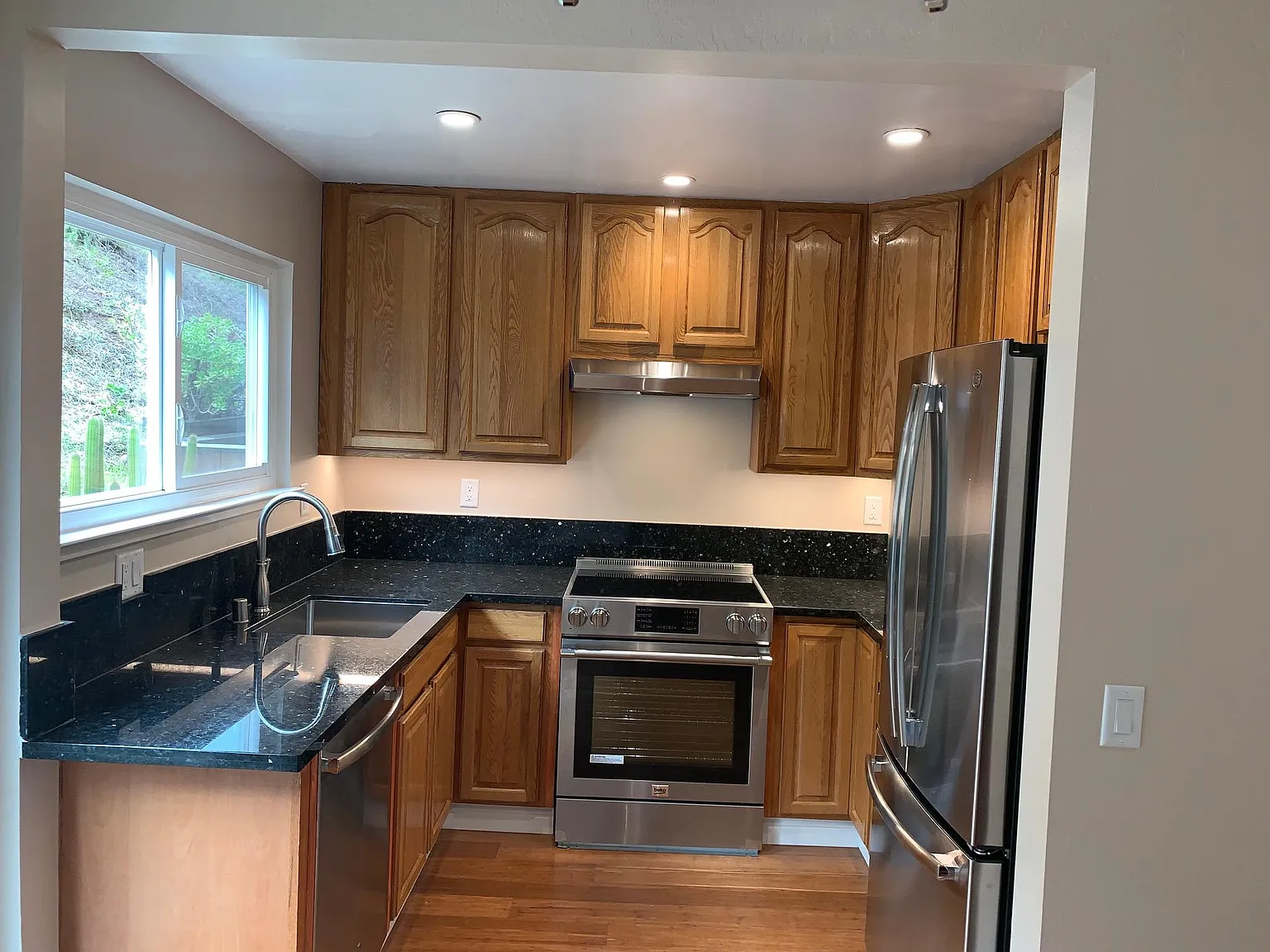 2 bed, 1.5 bath, 1170 sqft, $4,500 — Photo 3