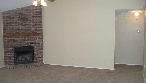 3rd image of 1009 W Lovers Ln