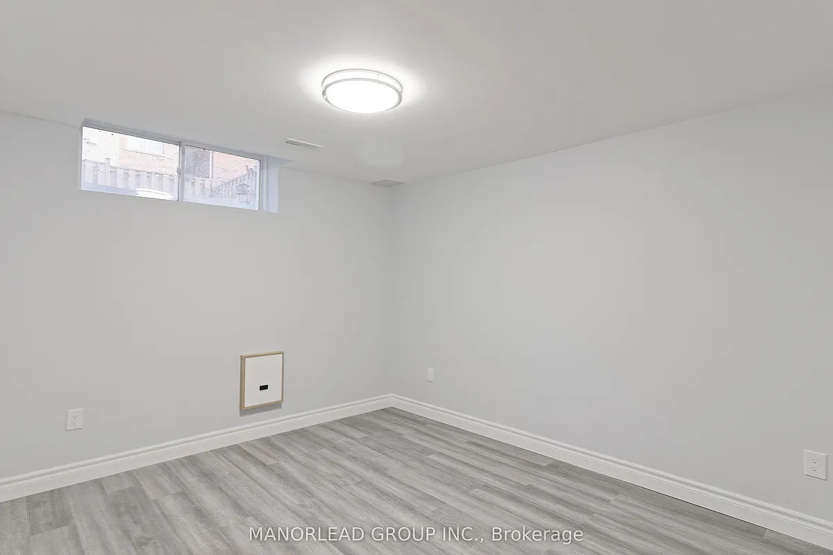 Building Photo - 17 Raithby Cres #BASEMENT