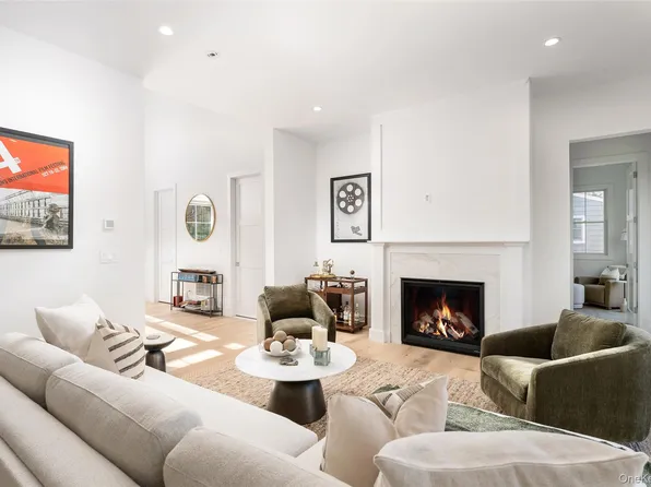 37 Peconic Bay, Southampton, NY 11968