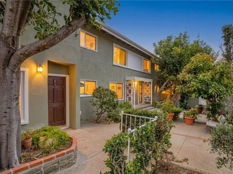 16144 W Sunset Blvd #6