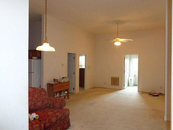 2nd image of 1009 Huntington Pl