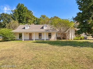 90 Thomas Cir, Columbus, MS 39705