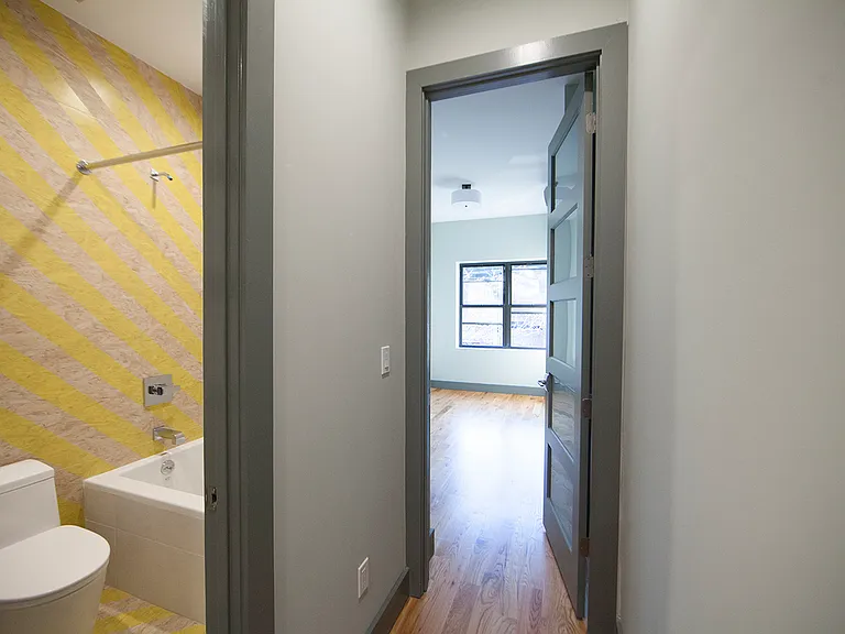 86 Suydam St #1L — Photo 10