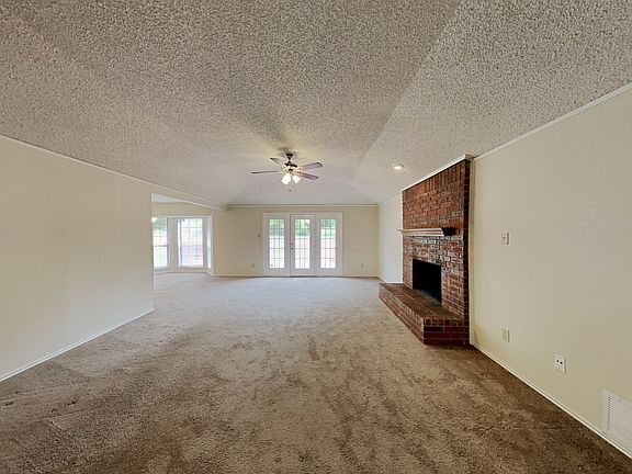 4th image of 1029 Meadow Creek Dr