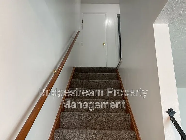 961 Taylorsview Dr — Photo 9