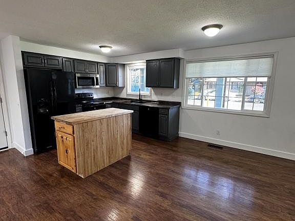 4th image of 33691 NE Karen Pl