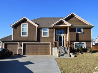 2707 E Sycamore St, Tonganoxie, KS 66086