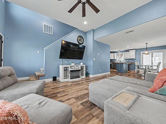 4th image of 1351 Wisteria Ln