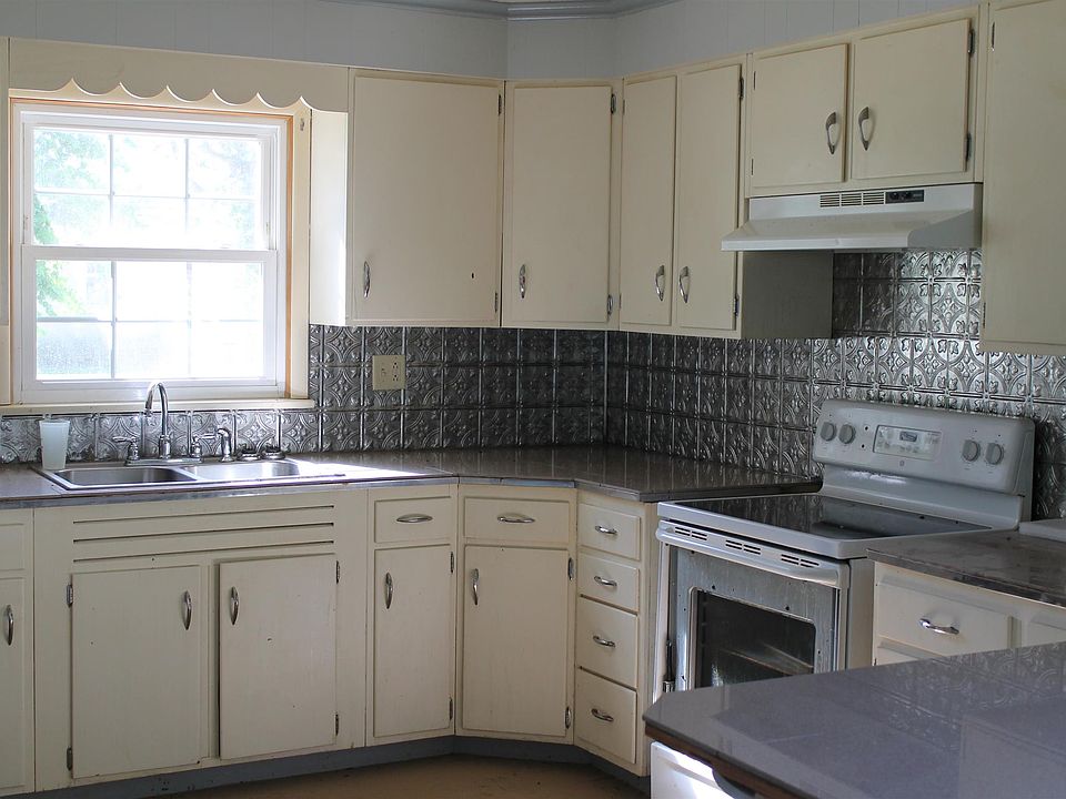 2nd image of 501 E Main St
