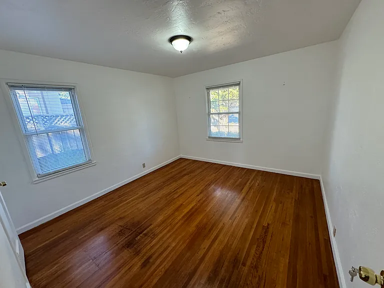 10435 Byrne Ave — Photo 5