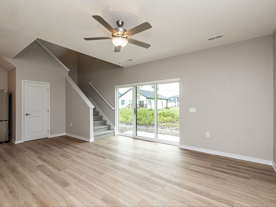 2nd image of 1300 NE Hope Cir