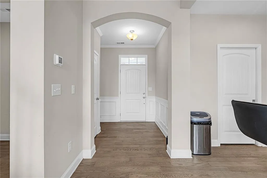 4 bed, 2.5 bath, 2580 sqft, $2,995 — Photo 3