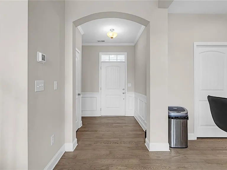 1645 Hillcrest Dr — Photo 3