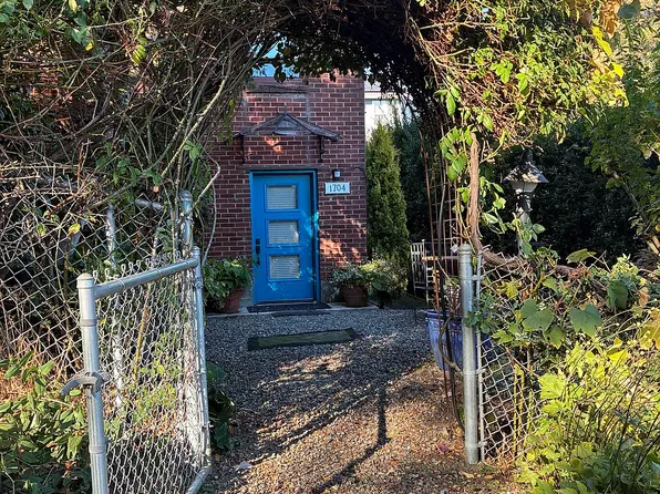 1704 N 103rd St, Seattle, WA 98133