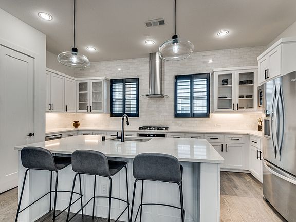 3rd image of 2537 El Camino Ln