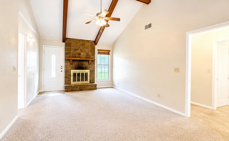 205 Fox Run Cir — Photo 2