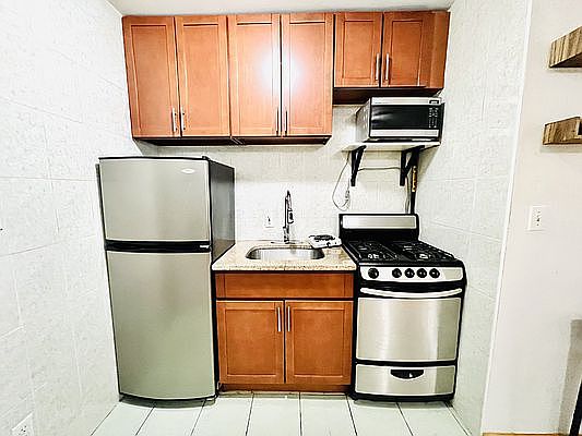 2nd image of 124 Mott St #29A