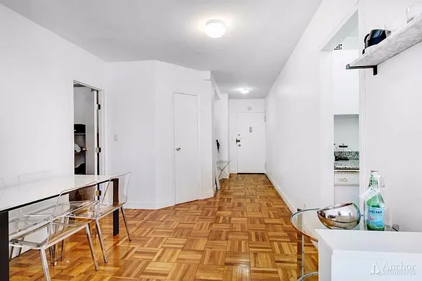 Rented by Anchor Associates | media 14