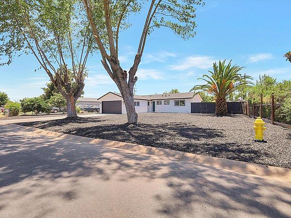 4th image of 1848 Park Cir