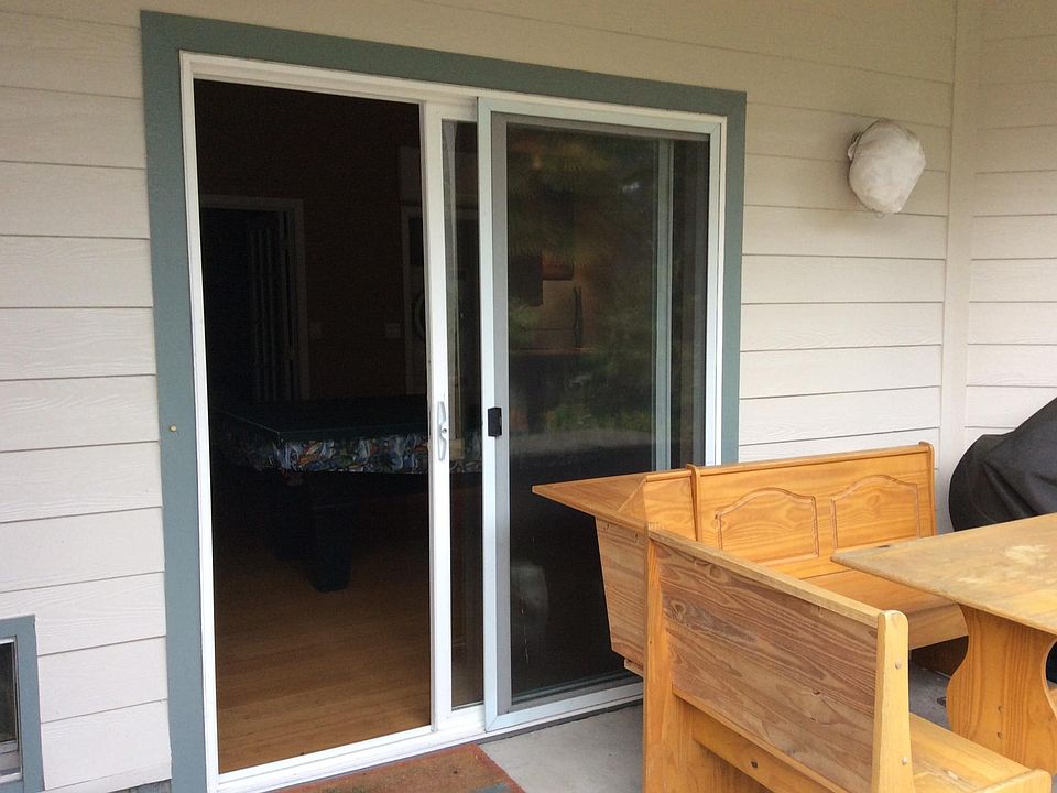 Private entrance facing Lake Tapps
