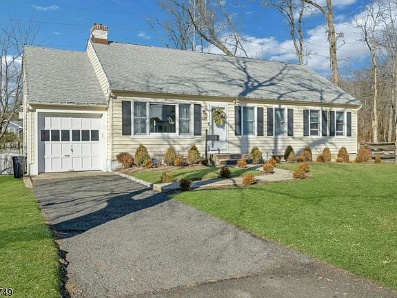 3rd image of 120 Meadowbrook Rd