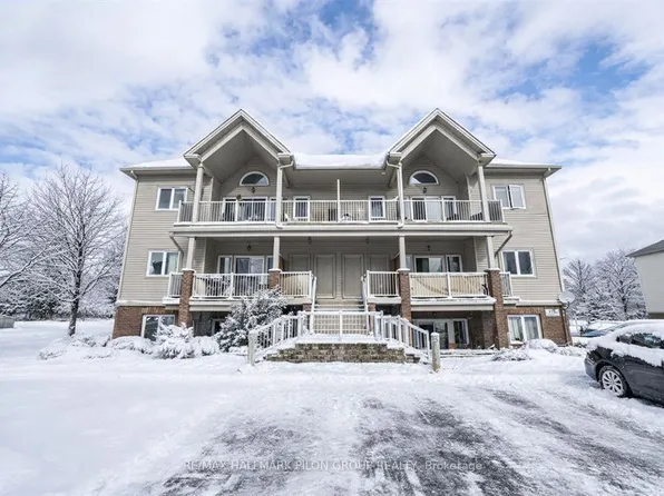 157 Crestway Dr #F, Ottawa, ON K2G 7C7