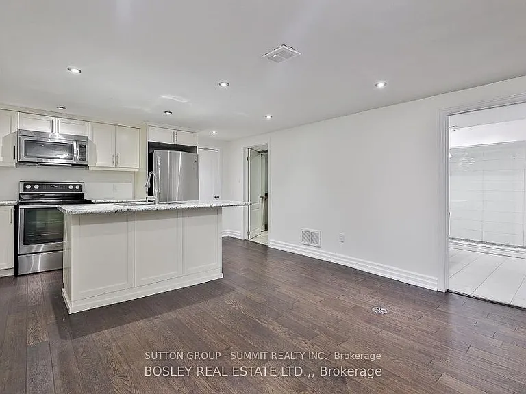 136 Regina Ave #BASEMENT — Photo 5
