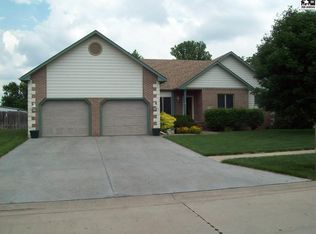 1416 Northglen St, McPherson, KS 67460