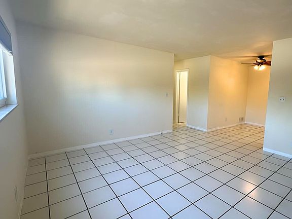 3rd image of 909 SE 14th Ct #2