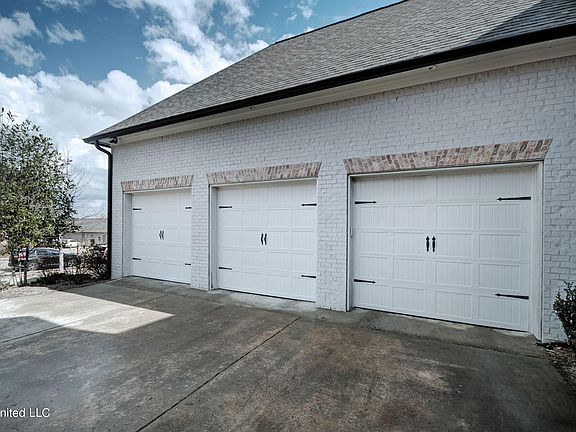 4th image of 288 Lake Village Dr