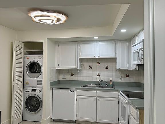 5th image of 1357 NE Ocean Blvd