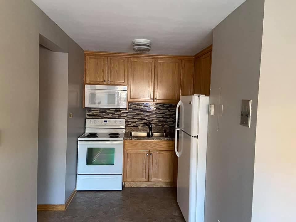 1st image of 6910 W 65th St #7