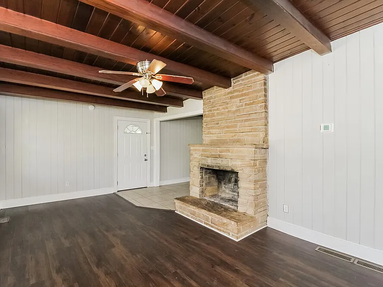 379 Hilltop Circle Ext SW — Photo 5