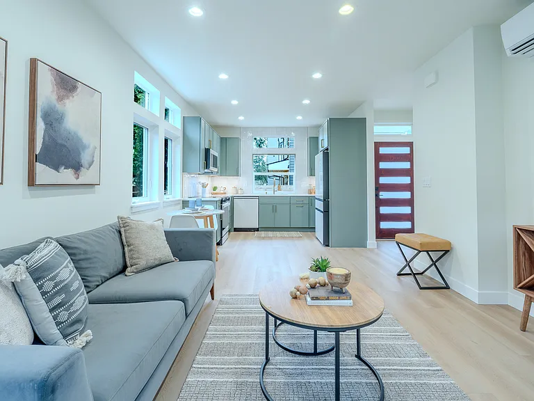515 NE 123rd St — Photo 3