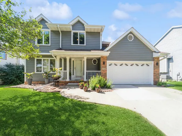 3436 Valley View Dr, West Des Moines, IA 50265