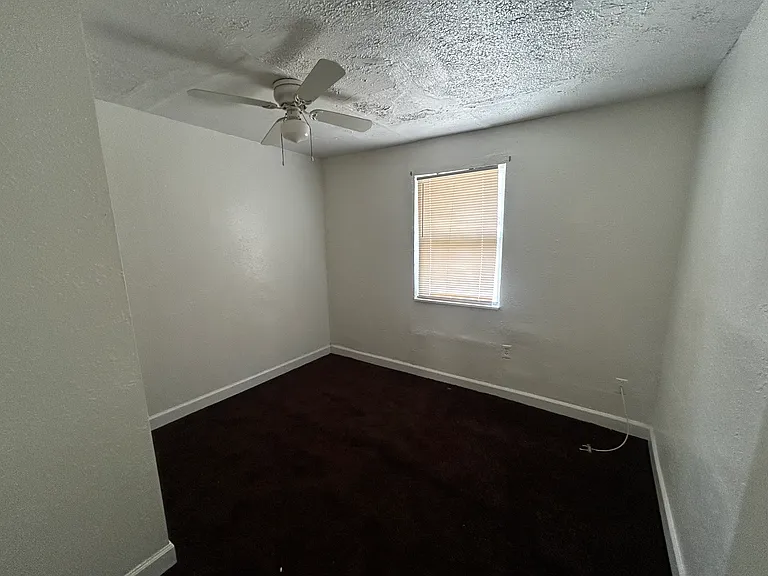 711 Avenue E #4 — Photo 8