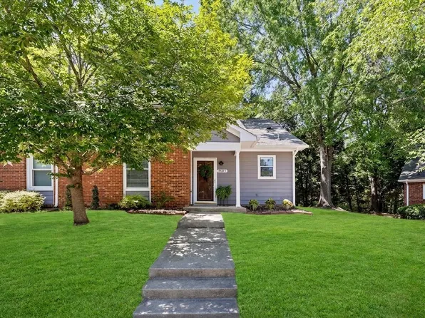 1101 Huntington Park Dr, Morrisville, NC 27560