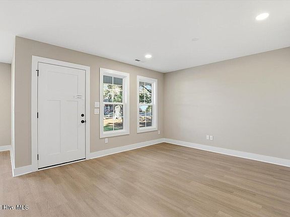 4th image of 215 N Lumber Street
