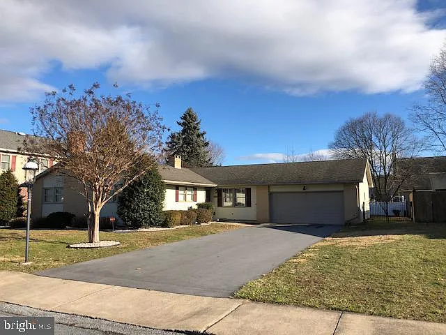 914 Wallace Ave photo 1