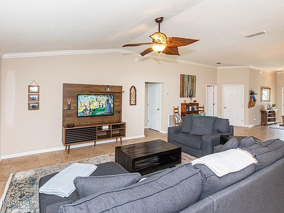 3rd image of 258 Parkwood Cir