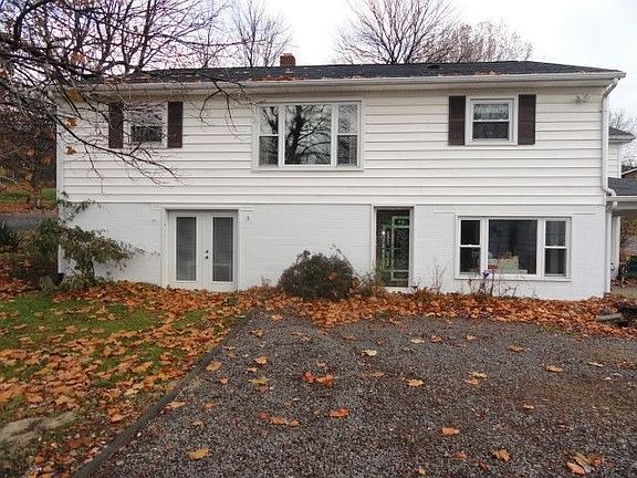 3rd image of 115 Lawnview Dr