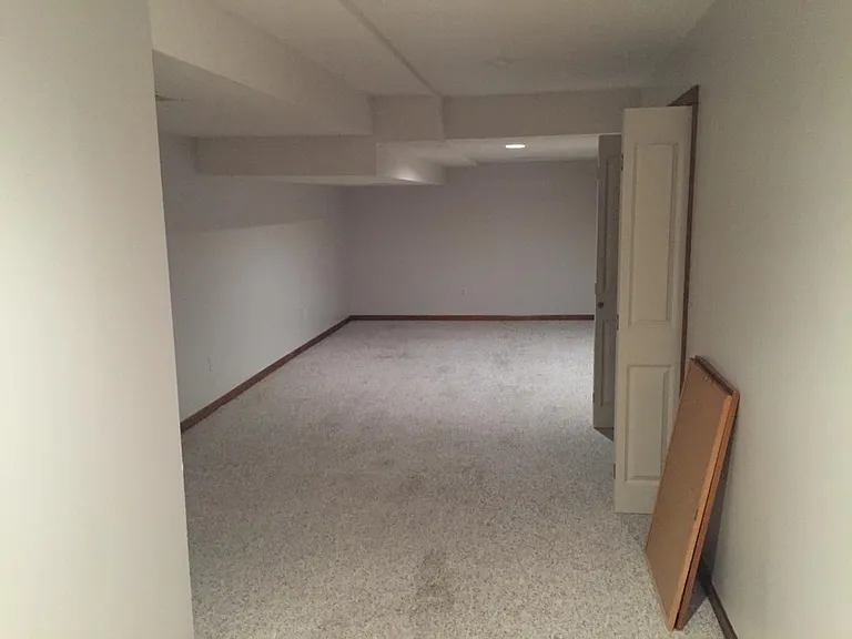 Finished basement area 26x10'