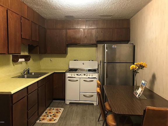 4th image of 9156 W McKinley St