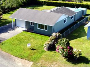 610 10th St SE, Bandon, OR 97411