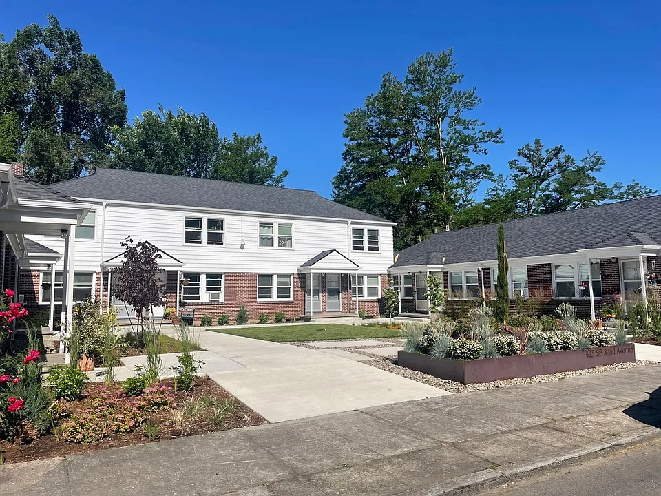 425 SE 32nd Ave